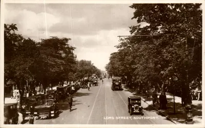 Lord Street, Southport — vista de rua com carros e pedestres — Valentine's Post Card