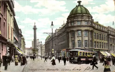 Rua Grainger, Newcastle — vista da rua com o monumento e um trêmio — Amble's Ltd, n°71692