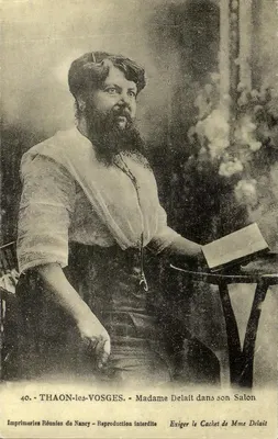 Thaon-les-Vosges - Madame Delait no seu Salão — Imprimeries Réunies de Nancy, n°40
