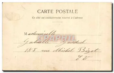 Les Deux Poules — scène de rue devant un portail — G. I., Paris - 3 — Verso