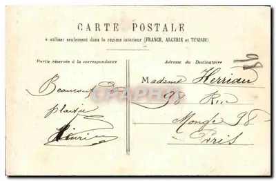 Mulher sentada com estátua — texto poético — editor não visível — Verso