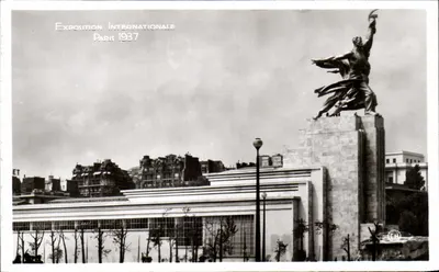 Pavillon de l'U.R.S.S. — Exposition Internationale Paris 1937 — Architecte : Iuphan