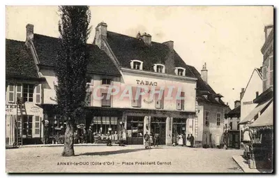 Arnay-le-Duc (Côte-d'Or) — Praça Presidente Carnot — Tabac e loja