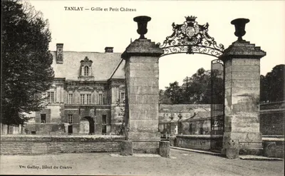 Tanlay — Grade e Pequeno Castelo — Vvre Galley, Hotel do Centro