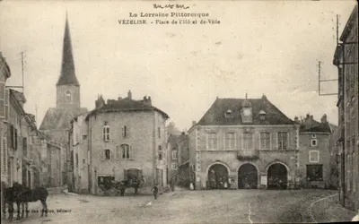 Vézelize - Place de l'Hôtel de Ville — La Lorraine Pittoresque — Éditeur : G. Ollin, rue des Halles