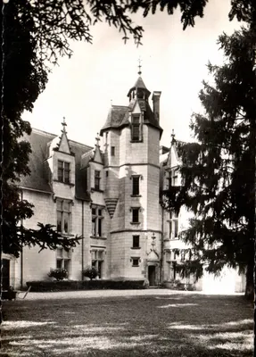Castelo de Dissay — Pátio de Honra — Combière Imprimeur