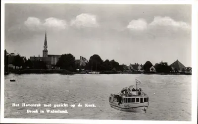 Broek in Waterland — vista do porto e da igreja — Uitgave Koster Broekerm 341