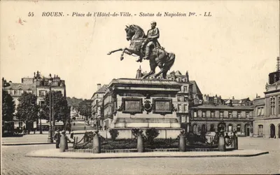 Bilhete postal antigo Place De L'Hotel de Ville Estátua de Napoleão