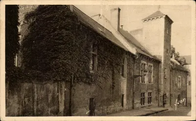 Vichy (Allier) — Le Chastel-Franc, ancienne maison du baillage construite en 1531 (façade nord) — Les Éditions d'Art Vichy, Paris