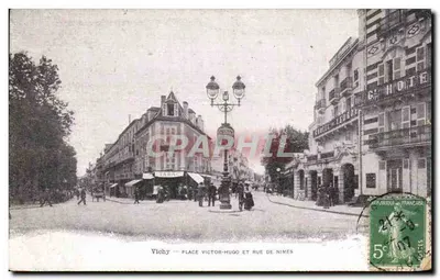 Vichy — Place Victor-Hugo et Rue de Nîmes