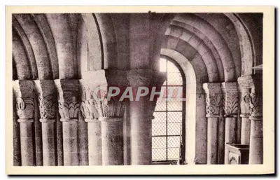 Moriénval (Oise) — Antiga igreja abbatial das beneditinas — Grupos de colunas e capitéis do ambulatório