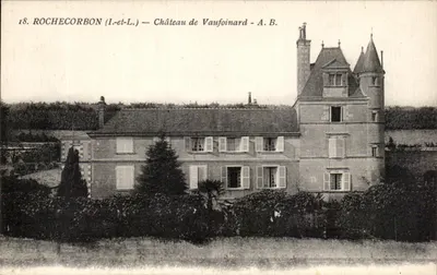 Rochecorbon (I.-et-L.) — Castelo de Vaufoinard — A. B.