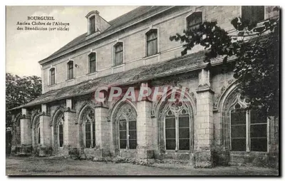 Bourgueil — Velho Claustro da Abadia dos Beneditinos (século xv) — J. Aubert, Bourgueil