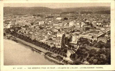Vichy — Vista geral feita de avião — Os quais do Allier — A estação termal