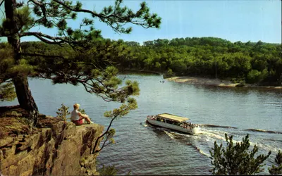 Um Dia de Verão nas Dells — Wisconsin Dells, Wis. — H. H. Bennett Studio, B168