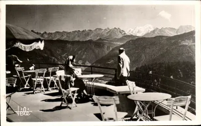 Terrasse do teleférico de Veyrier — Cadeia dos Alpes e o Monte Branco — editor Hélé