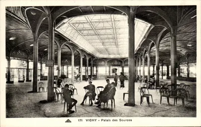 Vichy - Palácio das Fontes — vista interna com visitantes — editor C. dos Arts, Strasbourg