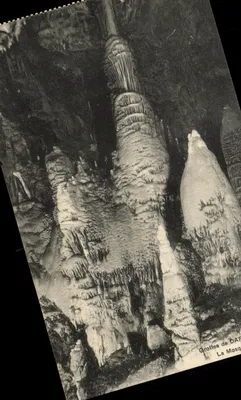 Grutas de La Mosquée — formações de estalactitas — editor não identificado