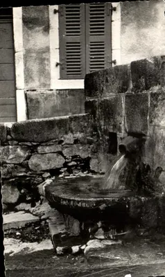Fontaine du Par — Chaudes-Aigues (Cantal) — Les Éditions du Moulin, S.A.C. — N° 17