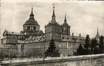 Mosteiro de El Escorial — Exterior da Igreja