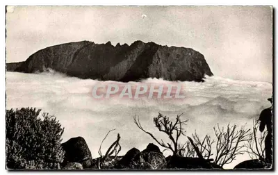 Wyspa Reunion — Piton des Neiges (3069 m) nad chmurami (widok z Roche écrête)