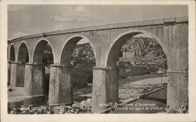 Vogüé visto sob o Viaduto — Env. de Aubenas — A Garça, n° 9046bis