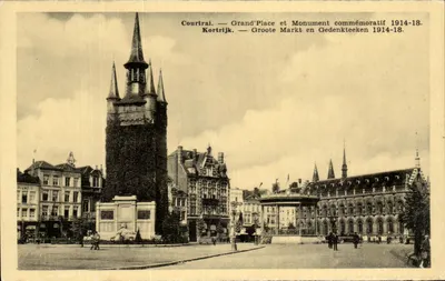 Courtrai — Grand'Place e Monument comemorativo 1914-18.