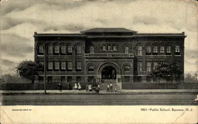 Escola pública — Bayonne, N.J. — Souvenir Post Card Co. N.Y.S. n°5801