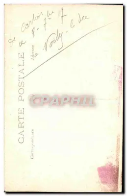 Üniformeli asker — taş duvar önünde poz veriyor — kartpostal — Arka yüz