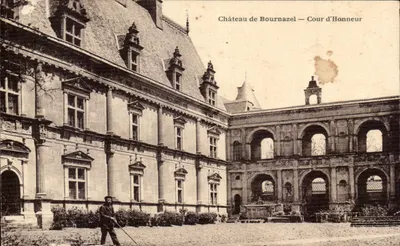 Bilhete postal antigo Château De Bournazel Cour d'Honneur