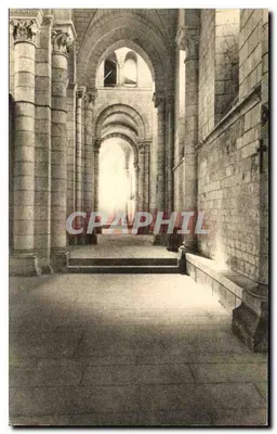 Fontgombault — A Igreja Abacial, o lado sul do coro e o ambulatório — Édition de l'Abbaye de Fontgombault