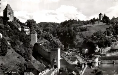 Fribourg — vue panoramique avec tours et pont — phot. Sartori, Lausanne, n°5