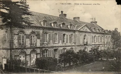 Valognes - Hotel de Beaumont, lado Leste — Lib. Lethimonnier, Valognes, n°37