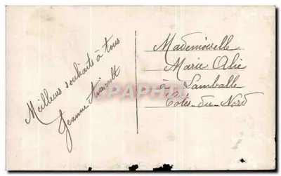 Mulher com capa de pele segurando uma lanterna — Velouté 523 — Velouté — Verso