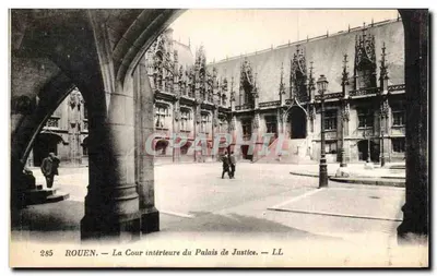 Rouen — A Cour interna do Palácio de Justiça — LL