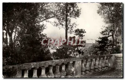 SABLE-SUR-SARTHE — Vista do Jardim Público — Éditions du Globe, Paris