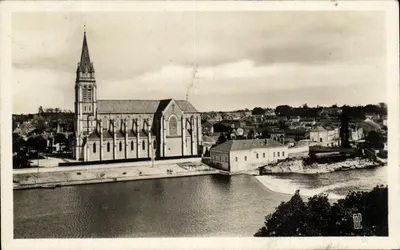 Sablé - A Igreja vista do Castelo — editor C.A.P. - Paris, n° (45)