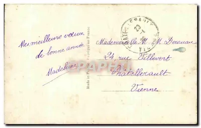 Dziewczynka w czerwonym stroju i futrze — Szczęśliwe Nowe Roczne — DÉDÉ PARIS 1121 — Rewers