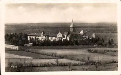 Dourgne (Tarn) — Abadia de Ste-Scholastique — Vista da Planície — Foto G. Métreau