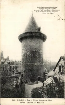 Rouen — Torre do Museu de Joana d'Arc — Resto do castelo fortificado construído por Felipe-Augusto em 1207, onde Joana d'Arc foi presa e compareceu perante seus juízes