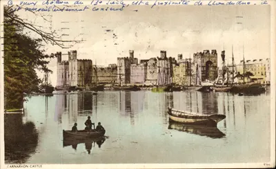 Carnarvon Castle — visão do castelo do século XIII, próximo a Llandudno — editor desconhecido, n° 4366