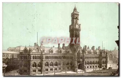 Bradford Town Hall — vista do edifício com seu campanário — editor não identificado