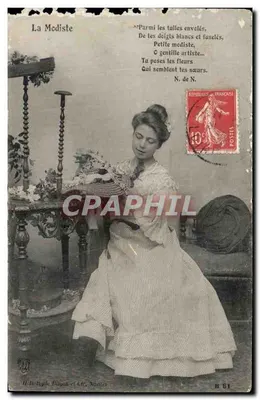 La Modiste — femme en robe à rayures travaillant avec des tulles — éditeur H. Bollière Dugues et Cie, Nantes, n° B 81