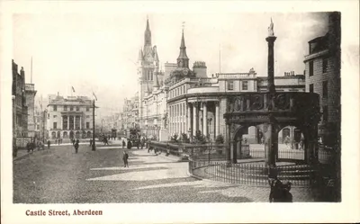 Castle Street, Aberdeen — vista urbana com monumento e igreja — editor não identificado