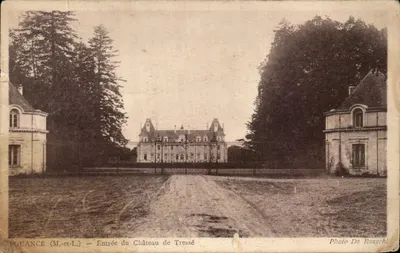 Pouancé (M.-et-L.) — Entrée du Château de Tressé — Photo De Rozycki