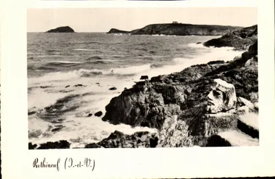 Rothéneuf (D.-et-V.) — vue de la côte rocheuse avec un bloc sculpté en forme de visage — éditeur Cl. et Ed. H. Bréhion
