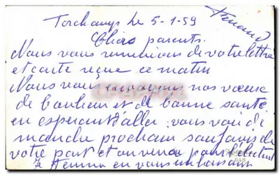 Scène hivernale — deux personnes marchant sur un chemin enneigé avec église au loin — éditeur W. Kieffmann — Achterkant