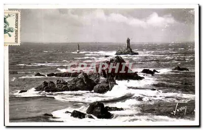 Ponta do Raz (Finistère) — O farol da Velha ao longe, a ilha de Sein — Éditions d'Art, Paris