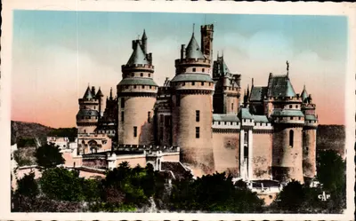Pierrefonds - Zamek (strona krypta) — Wyd. CAVARIN (32)