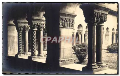 Cloître d'Elne — vista das colunas e capitéis esculpidos — R. Goufin, Plâtre, Pau-Pommet